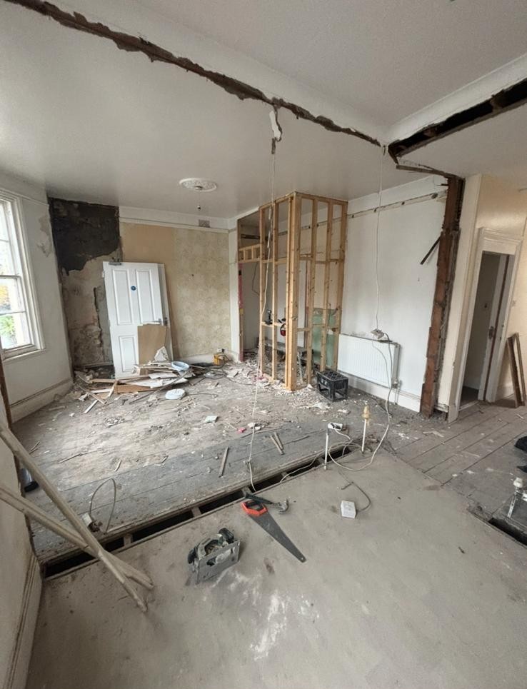 Ornate Victorian cornicing and ceiling rose detail